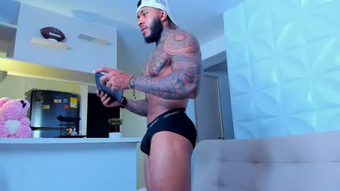 Snapshot of muscle_man19 chatting on March 6, 1:05 am Nick online show from March 6, 1:05 am