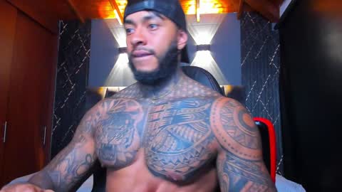 Snapshot of muscle_man19 chatting on December 10, 12:23 am Nick online show from December 10, 12:23 am