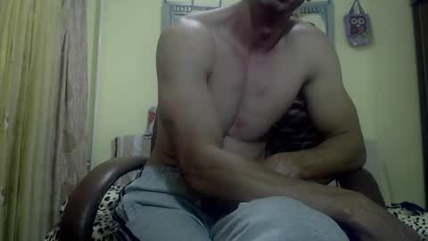 Snapshot of musculargod chatting on October 7, 10:03 pm SexyMuscled online show from October 7, 10:03 pm
