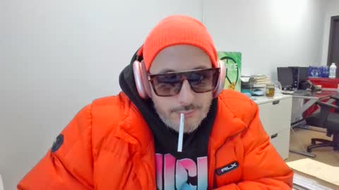 nassobout online show from December 23, 6:27 pm