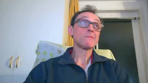 naturista25 online show from December 17, 9:32 pm