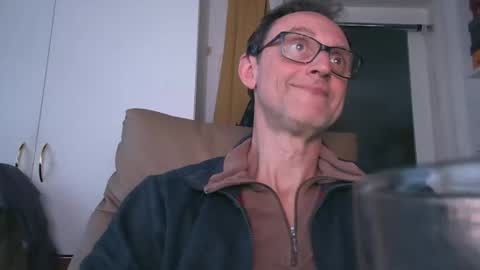 naturista25 online show from December 5, 2:35 pm