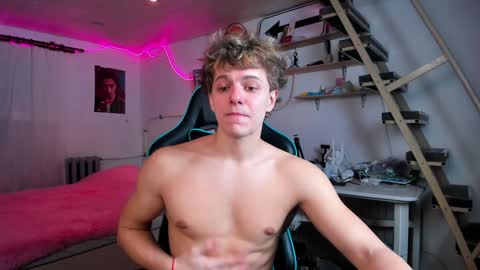 Snapshot of naughty_nik43 chatting on February 4, 7:33 pm Nik online show from February 4, 7:33 pm