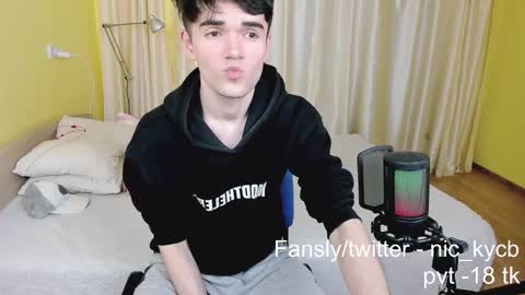 Snapshot of nic_ky chatting on December 19, 8:34 pm Nick PVT is open FanslyTwitter - Nic kycb online show from December 19, 8:34 pm