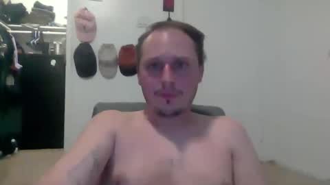 Snapshot of nickkle chatting on October 22, 6:39 am Nickleee online show from October 22, 6:39 am