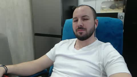 Julian online show from February 8, 11:20 pm