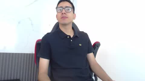 nicolasfine online show from January 6, 11:58 am