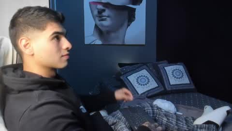 Andres online show from March 8, 4:33 pm