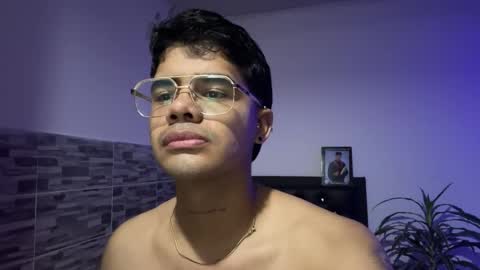 nicvelez22 online show from March 18, 2:47 am