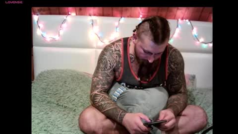 NightRobert  online show from September 29, 7:10 pm