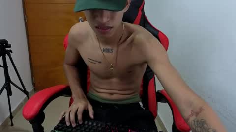 niklaus_wolf online show from March 25, 4:44 pm