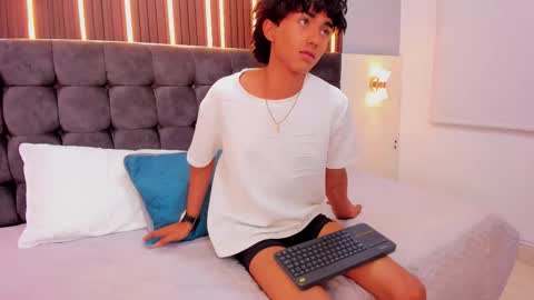 noa_03 online show from January 17, 1:14 pm