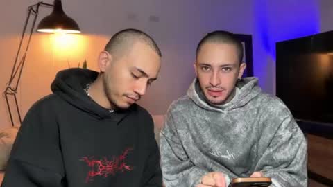 noah_and_steven online show from August 4, 11:37 am