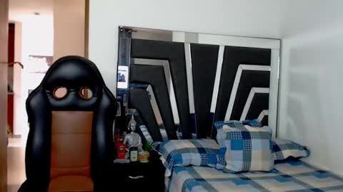 Noah Harris01 online show from February 14, 3:40 pm