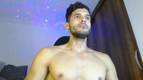 Snapshot of noah_jhonsonn chatting on December 20, 11:43 am Noah online show from December 20, 11:43 am