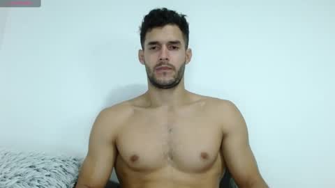 Snapshot of noah_jhonsonn chatting on February 12, 10:35 am Noah online show from February 12, 10:35 am