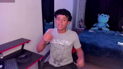 noah_smith04 online show from September 24, 5:51 am