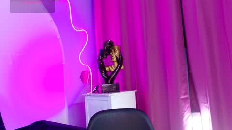 noah_smith04 online show from December 2, 3:26 pm