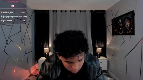 noah_smith04 online show from February 15, 10:43 pm