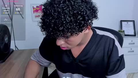 noah_smith04 online show from October 11, 1:26 pm