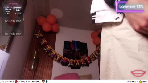 Snapshot of noah_xitruxx chatting on October 20, 3:54 am Noah online show from October 20, 3:54 am