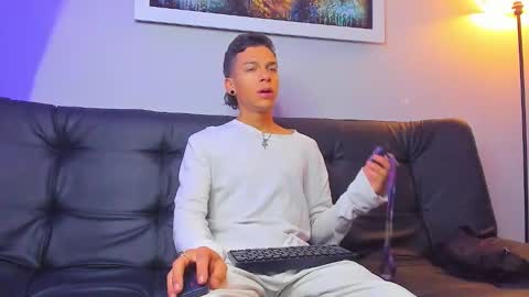 noahh_sky online show from April 27, 3:25 am