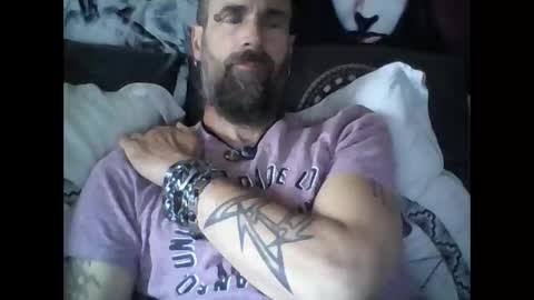 Snapshot of oedipe666 chatting on October 20, 1:04 pm oedipe666cam online show from October 20, 1:04 pm