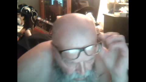 Snapshot of oldman196262 chatting on February 16, 5:37 am oldman196262 online show from February 16, 5:37 am