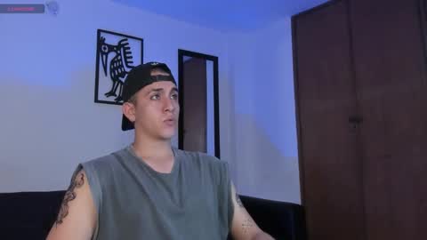 Snapshot of oliver_plata_ chatting on November 2, 3:33 am Oliver online show from November 2, 3:33 am