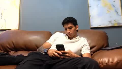 Oliver bennet online show from December 7, 9:33 pm