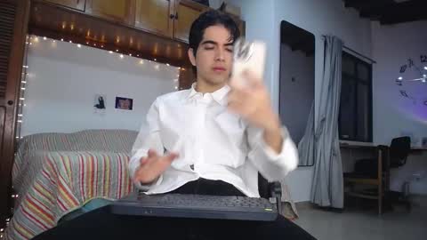 olliver_twink online show from March 26, 1:53 am