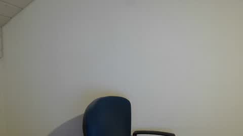 Somewhere over the rainbow online show from April 29, 8:04 pm