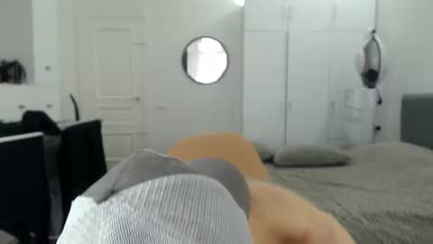 onebestlover online show from March 5, 9:49 am