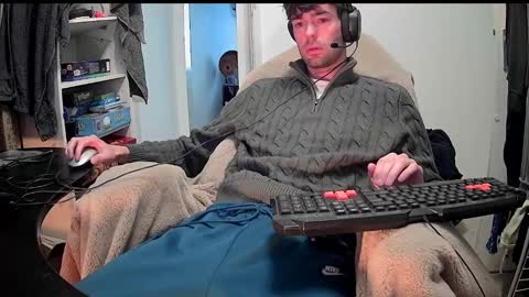 onesieboyx online show from February 18, 7:54 am