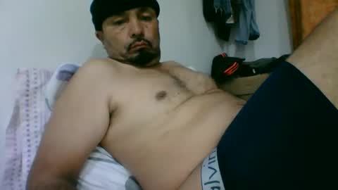 oscarjhe3512 online show from May 25, 2:07 am