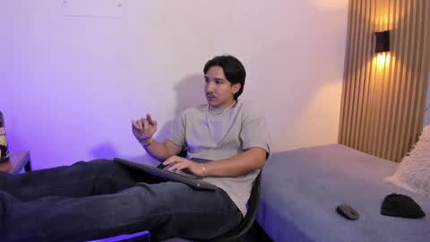 Otto Andrew online show from April 2, 3:59 am