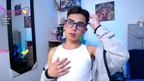 Owen  Independent model  online show from April 8, 7:08 am