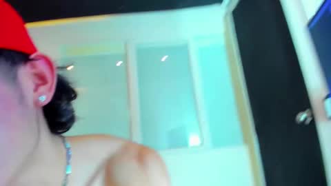 Snapshot of owenn_17 chatting on October 17, 5:33 am owwn online show from October 17, 5:33 am