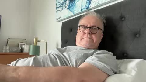 ozhairybearxxxx online show from November 22, 2:22 am