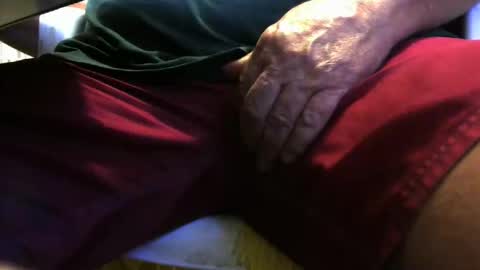 ozzienuts21153 online show from March 2, 8:54 am