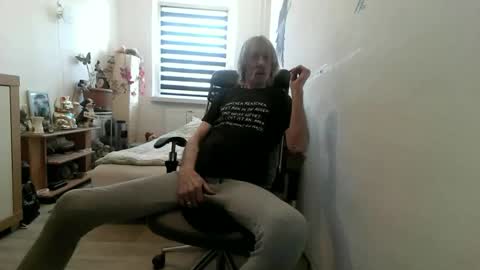 p83291869 online show from April 26, 2:58 pm