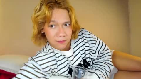 Snapshot of parisstone2 chatting on December 19, 10:10 pm connie online show from December 19, 10:10 pm