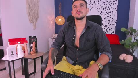 Snapshot of paul_rivera chatting on January 29, 9:28 pm Paul Rivera online show from January 29, 9:28 pm
