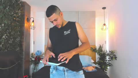 Snapshot of paul_rivera chatting on December 10, 8:05 pm Paul Rivera online show from December 10, 8:05 pm