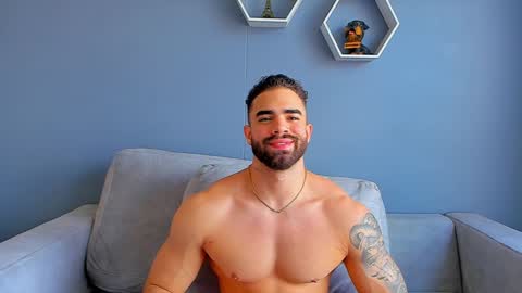 Snapshot of paulphoenix_ chatting on December 3, 7:55 pm Paul Phoenix online show from December 3, 7:55 pm