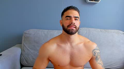 Snapshot of paulphoenix_ chatting on January 2, 6:12 pm Paul Phoenix online show from January 2, 6:12 pm