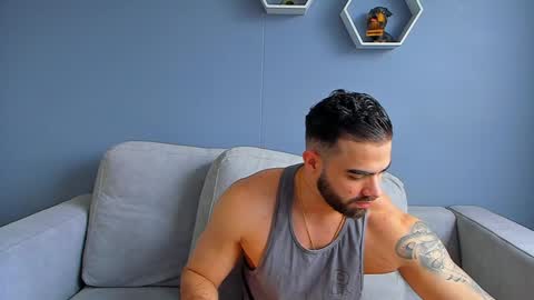 Snapshot of paulphoenix_ chatting on December 19, 9:17 pm Paul Phoenix online show from December 19, 9:17 pm