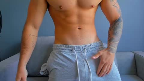 Snapshot of paulphoenix_ chatting on January 9, 6:47 pm Paul Phoenix online show from January 9, 6:47 pm