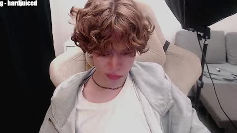 pawclaw online show from April 18, 10:53 pm