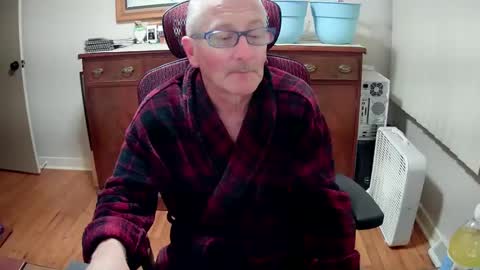 Snapshot of peepingmale chatting on December 8, 11:29 pm peepingmale online show from December 8, 11:29 pm